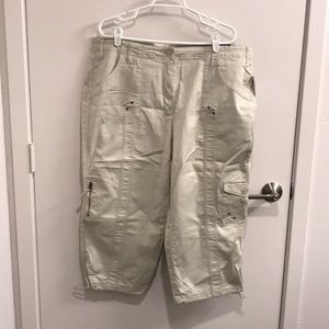 NWT Style & Co Capris (never worn)